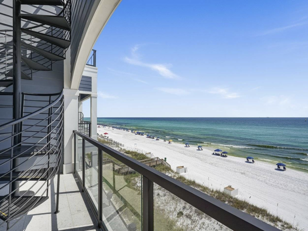 Beachfront Luxury Six Bedroom Vacation Rental in Destin with Rooftop Pool
